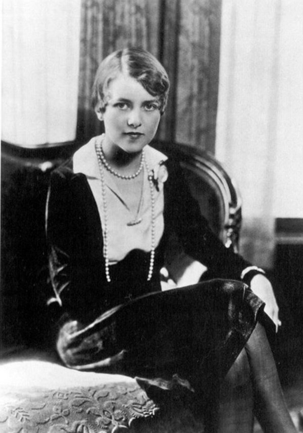 michaelscaines's tweet image. "I play the radio and moon about.. and dream of utopias where its always July the 24th 1935, in the middle of summer forever.."
Zelda Fitzgerald, born July 24 1900