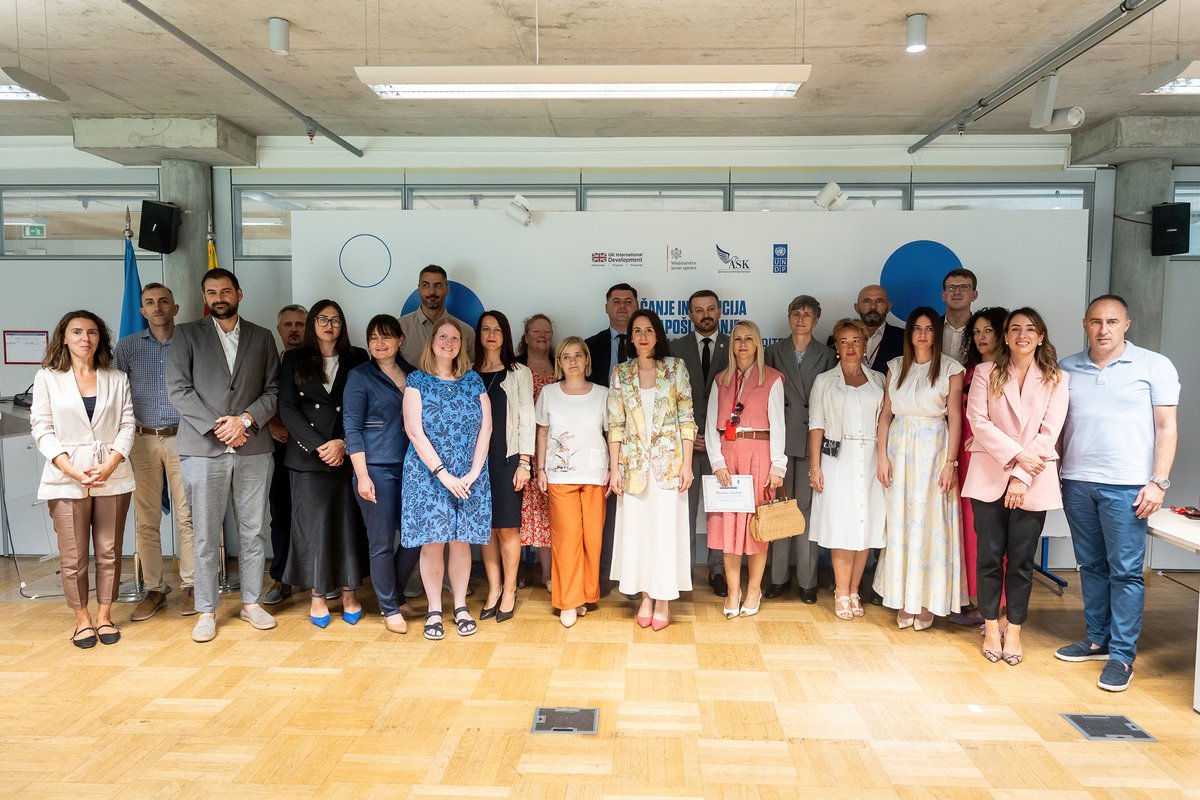 UNDP_Montenegro's tweet image. 👩💼 Ethical public servants = trust in institutions.
In partnership with with 🇬🇧 @UKinMontenegro and @javnaupravamne, we are boosting 🇲🇪 public administration:
✅ New IT for the Administrative Inspectorate
✅13 @ASK_CrnaGora staff certified as ethics & integrity trainers