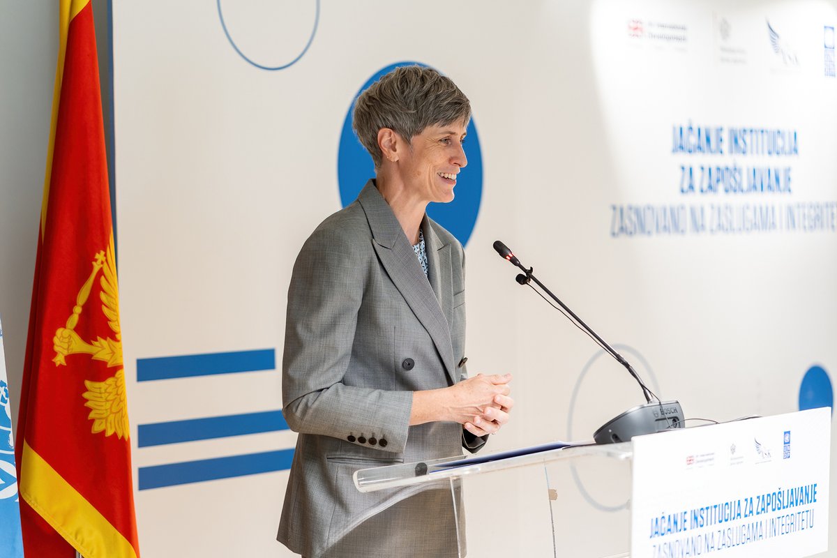 UNDP_Montenegro's tweet image. 👩💼 Ethical public servants = trust in institutions.
In partnership with with 🇬🇧 @UKinMontenegro and @javnaupravamne, we are boosting 🇲🇪 public administration:
✅ New IT for the Administrative Inspectorate
✅13 @ASK_CrnaGora staff certified as ethics & integrity trainers