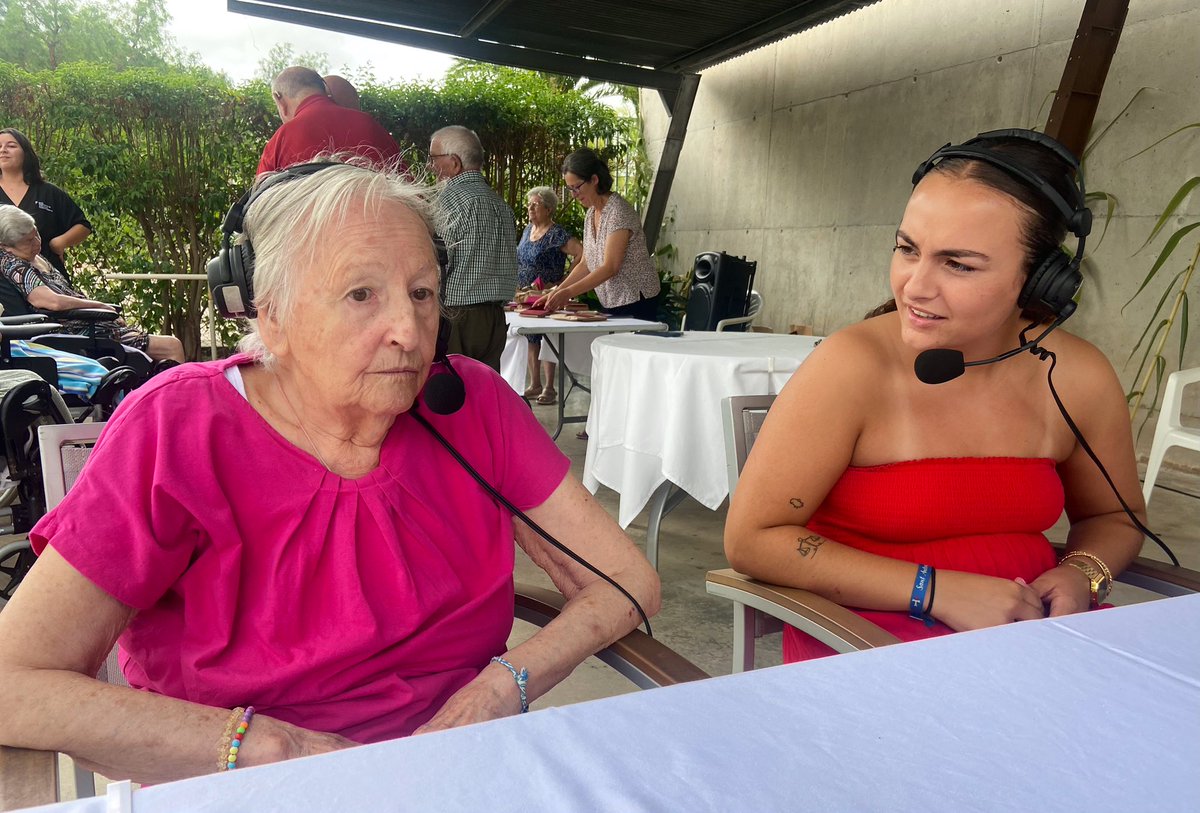 imasmallorca's tweet image. 🎙️ Avui el programa @AldiaIB3 s’escolta en directe des de la residència Huialfàs, a sa Pobla!

🏡 Residents, familiars i professionals comparteixen festa, memòria i veu.

📻 Preservam tradicions des del respecte i l’escolta, fent del dia a dia un espai on tothom importa i compta.