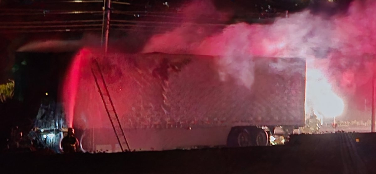 JohnPalminteri's tweet image. CHP and multiple Carpinteria Fire units on the scene of a Semi Truck Fire - US 101 SB/ Bailard Offramp -
#1 lane open. (Photos: Ray Navarro)