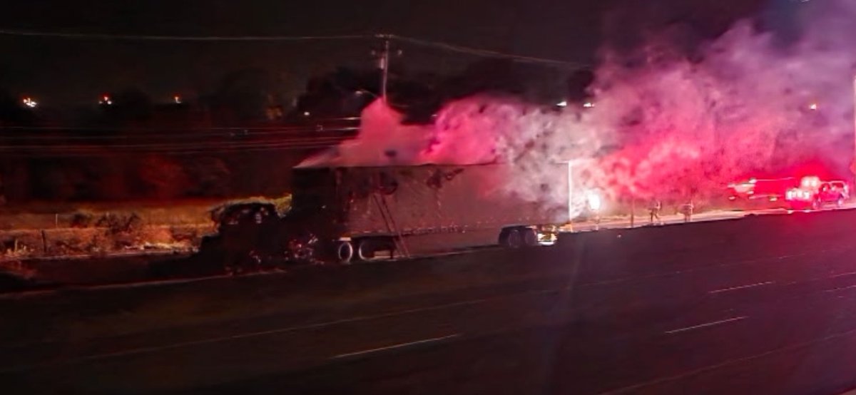JohnPalminteri's tweet image. CHP and multiple Carpinteria Fire units on the scene of a Semi Truck Fire - US 101 SB/ Bailard Offramp -
#1 lane open. (Photos: Ray Navarro)