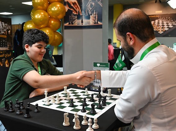 groupchess1's tweet image. 🎉احتفالًا باليوم العالمي للشطرنج 🎉
تجسدت روح الشطرنج في كل زاوية من مقر النادي — حيث التفكير العميق، الحماس، التخطيط، واتخاذ القرار… واختلط كل ذلك بالمرح، التسلية، والترفيه، فكانت الروح حاضرة كما ينبغي. ♟️✨
وبرعاية الطريقة السعودية لهذا الحدث، وتدشين أول رقعة شطرنج سعودية…