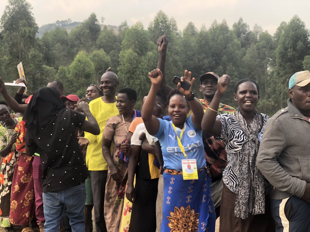 suethereporter's tweet image. The The #Mbararacity Lord Mayor Kakyebezi has voted for himself at his polling station in kibaya 2 cell, nyakayojo division in Mbarara city south
#NRMPrimaries
#NRMDecides
#mbarara