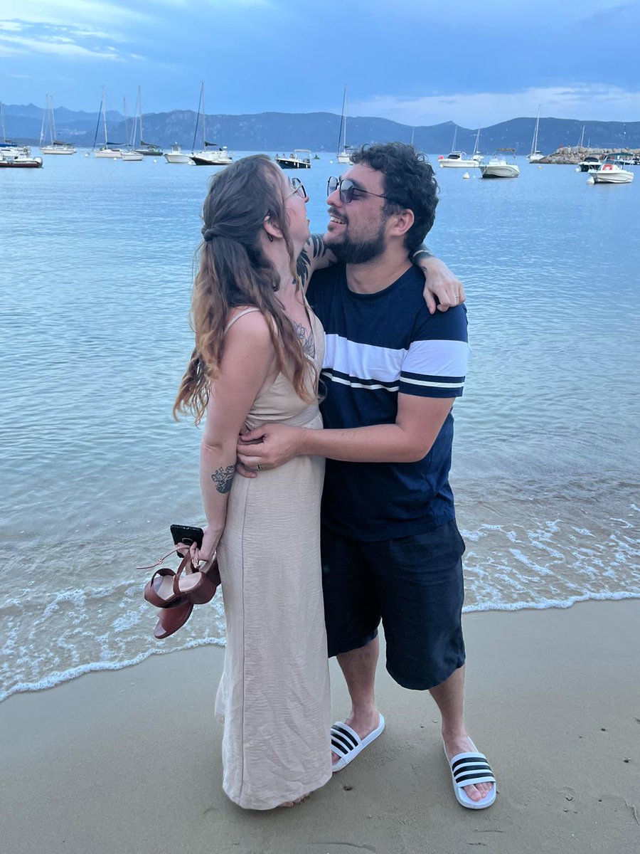 Elle m'a dit oui 💍

(Demande réalisée sans trucage, en claquettes évidemment)