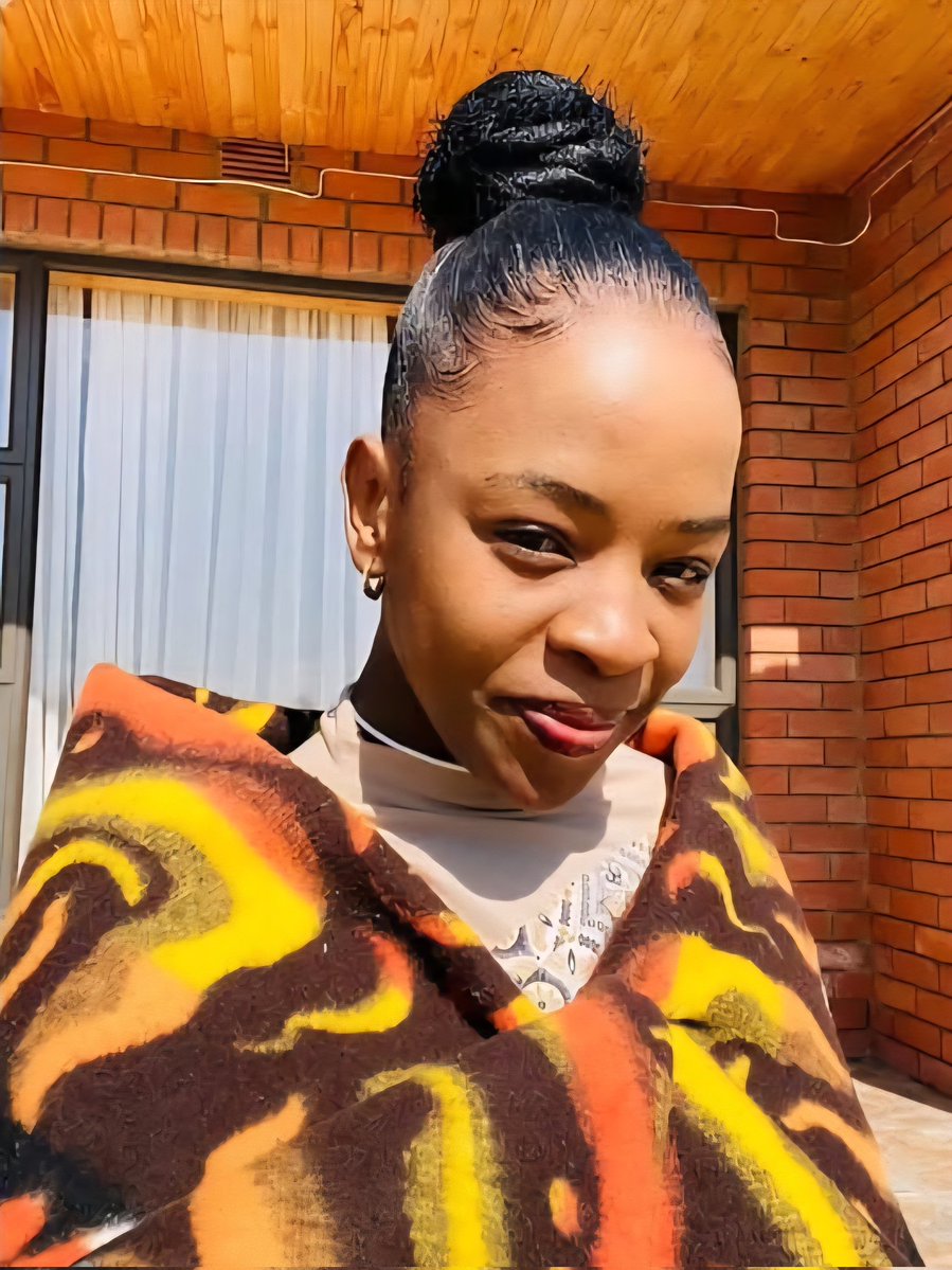 sa_crime's tweet image. *MISSING PERSON*
Amogelang Molwagae (33), who has been missing since Saturday, 20 July 2025.
Amogelang was last seen by her family in Heuwelsig when she left to go to a local shop to purchase bread and medicine for headache. She has not returned since. At the time of her…