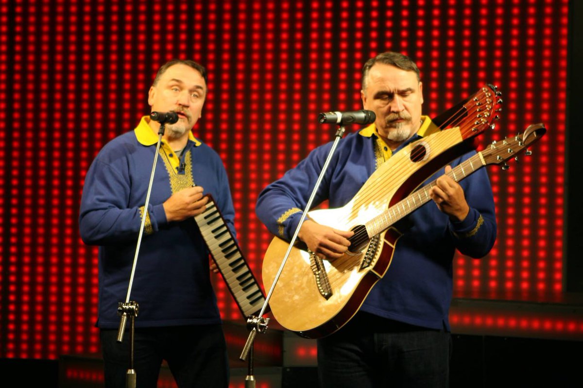 Chekalkin's tweet image. #НевідривнийКалендар
24 липня 58 років тому народилися відомі українські письменники, популяризатори української книжки, історії і культури брати Дмитро Капранов (1967-2024) і Віталій Капранов: facebook.com/Chekalkin.Dmit…