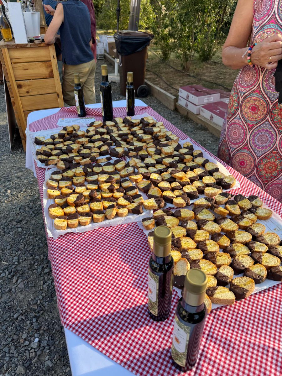 🍷 La nit dels ancestrals és una esdeveniment que impulsa l' <a href="/falset_cat/">Ajuntament de Falset</a>  i es va celebrar divendres passat a la Cooperativa Agrícola Falset - Marçà.
Moltes gràcies per convidar-nos-hi 🤩
Amb el suport 📷
Costa Daurada
Generalitat de Catalunya
#LOOVEesAmor #DOPSiurana <a href="/Etimonline/">Ètim</a>