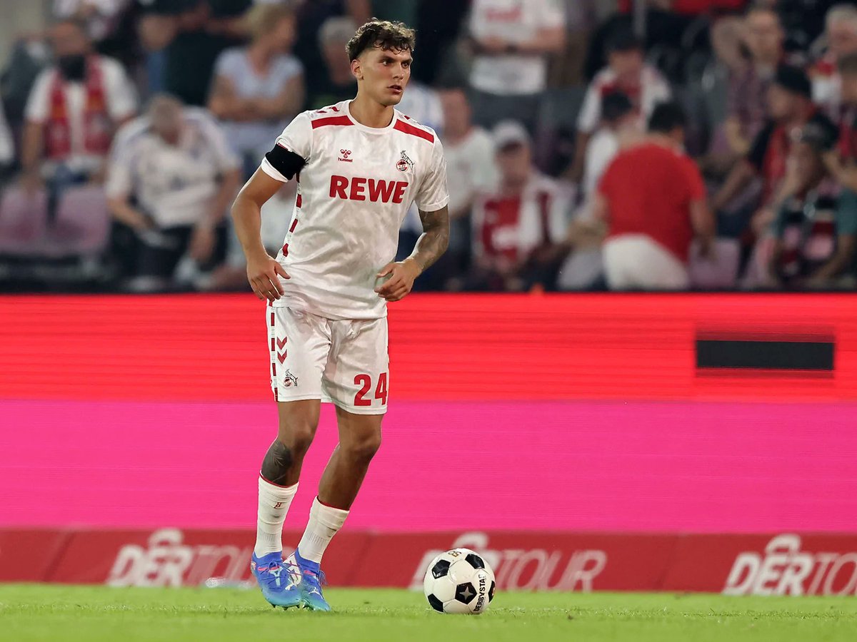 🚨 Sorgen bei Julian Pauli: Beim Training ging er nach einem Zweikampf zu Boden und musste von der medizinische Abteilung versorgt werden. Pauli konnte das Training nicht weiter fortsetzen. Den Platz konnte er nur gestützt von zwei Betreuern verlassen.

Schmerzen am linken