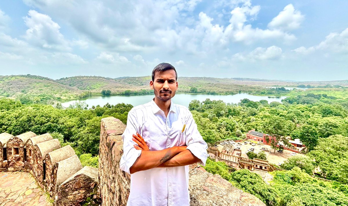 Jeetuburdak's tweet image. आज सवाईमाधोपुर जिले के रणथंभौर दुर्ग में विराजमान भगवान त्रिनेत्र गणेश जी के दर्शन का सौभाग्य प्राप्त हुआ।
।। ॐ गं गणपतये नमः ।। 🙏
