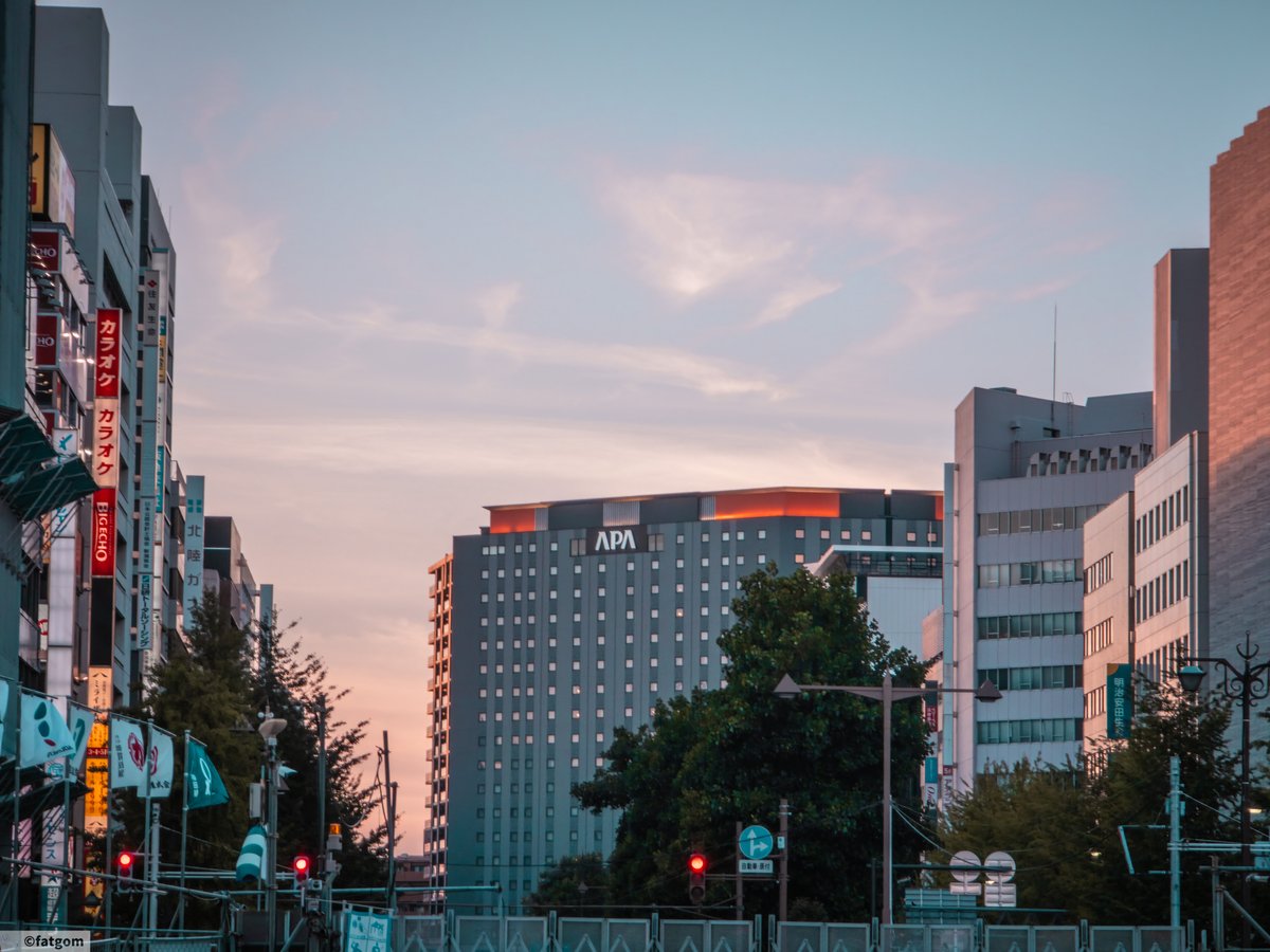 fatgom_jp's tweet image. 夕暮れ新潟駅前