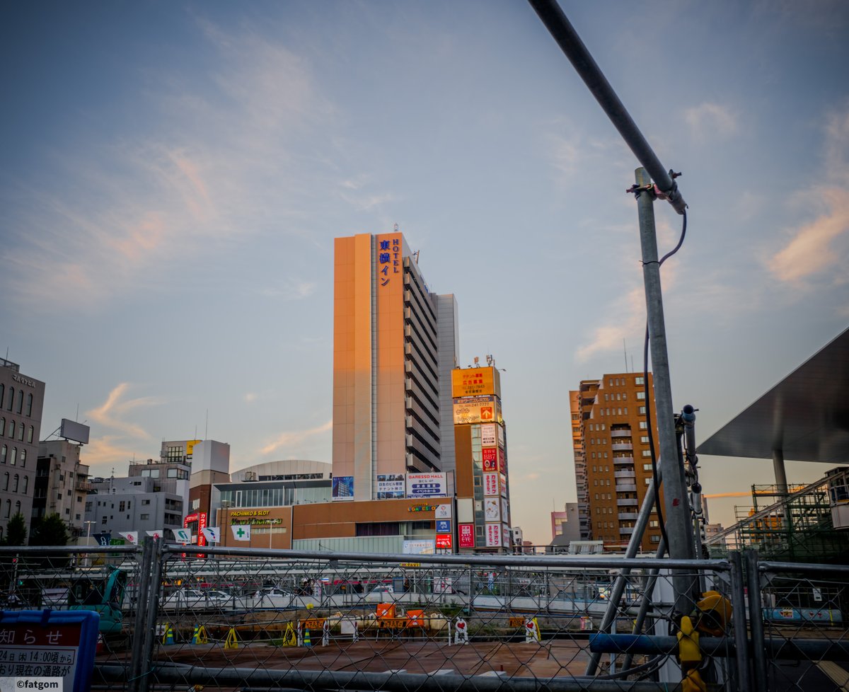 fatgom_jp's tweet image. 夕暮れ新潟駅前