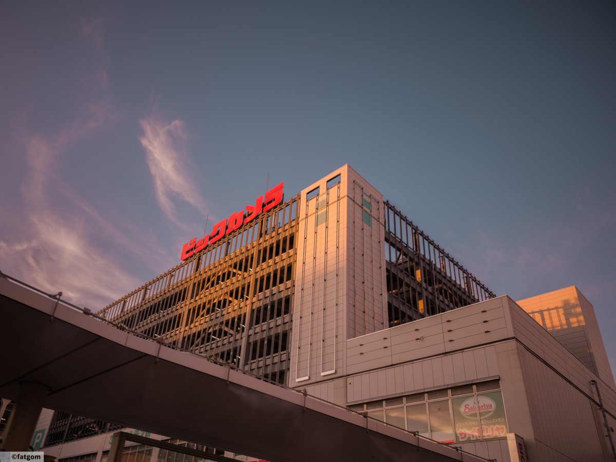 fatgom_jp's tweet image. 夕暮れ新潟駅前