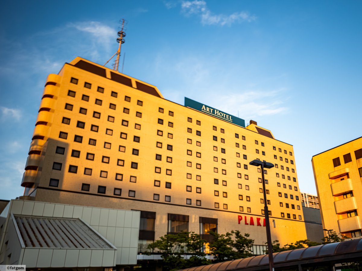 fatgom_jp's tweet image. 夕暮れ新潟駅前