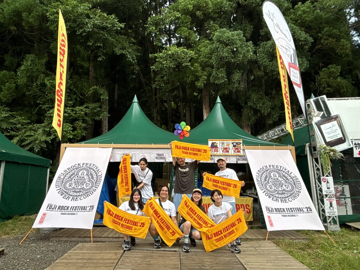 TOWER_NMNL's tweet image. 【#フジロック】
タワーレコードブース準備終了いたしました！
タワレコブースはGREEN STAGE奥のエリアでフジロックコラボグッズを販売します！ぜひお越しください⛰️

本日は前夜祭！楽しみましょう〜！

#fujirock