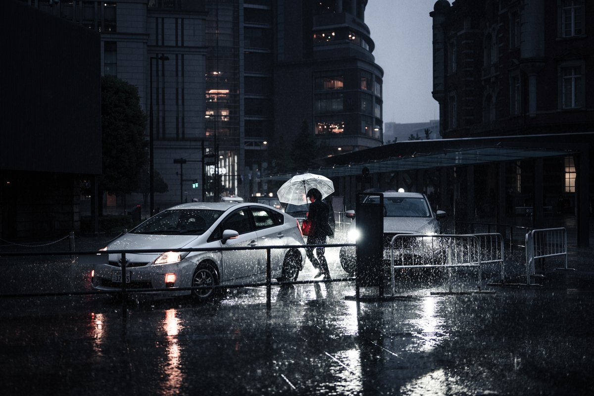 Nitto_Photo's tweet image. 雨音打ち響く丸の内