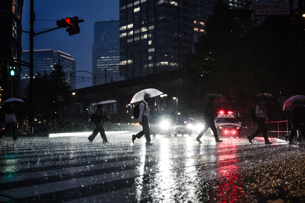 Nitto_Photo's tweet image. 雨音打ち響く丸の内