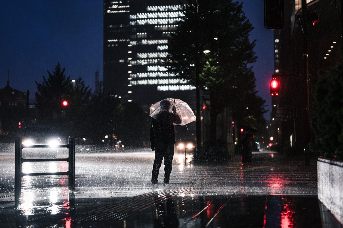 Nitto_Photo's tweet image. 雨音打ち響く丸の内