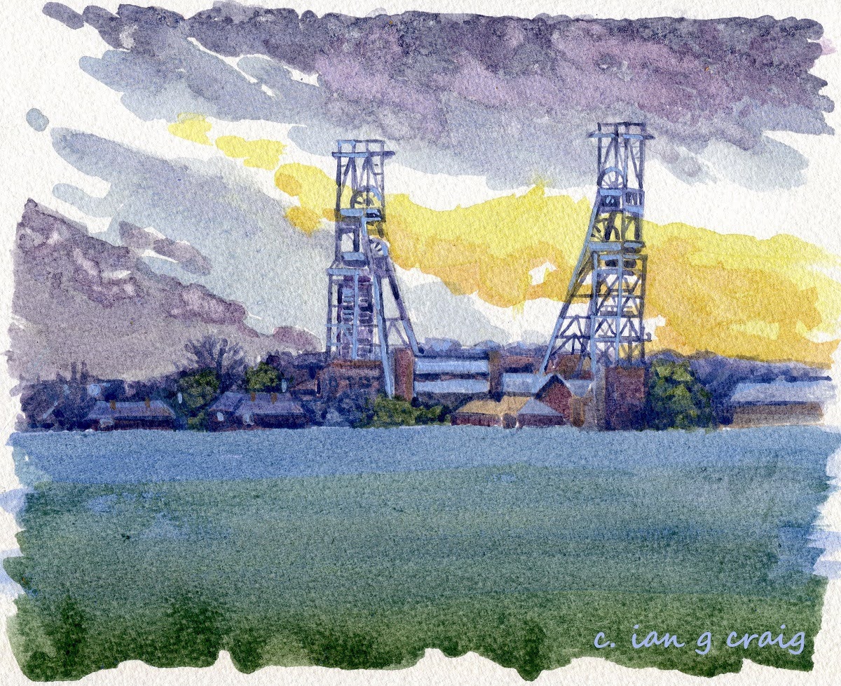IanGordonCraig's tweet image. #Landscape #Sketchbook #Painting using acrylics like water colors. Clipstone Colliery, long since closed down, but the building still stands like a monument.