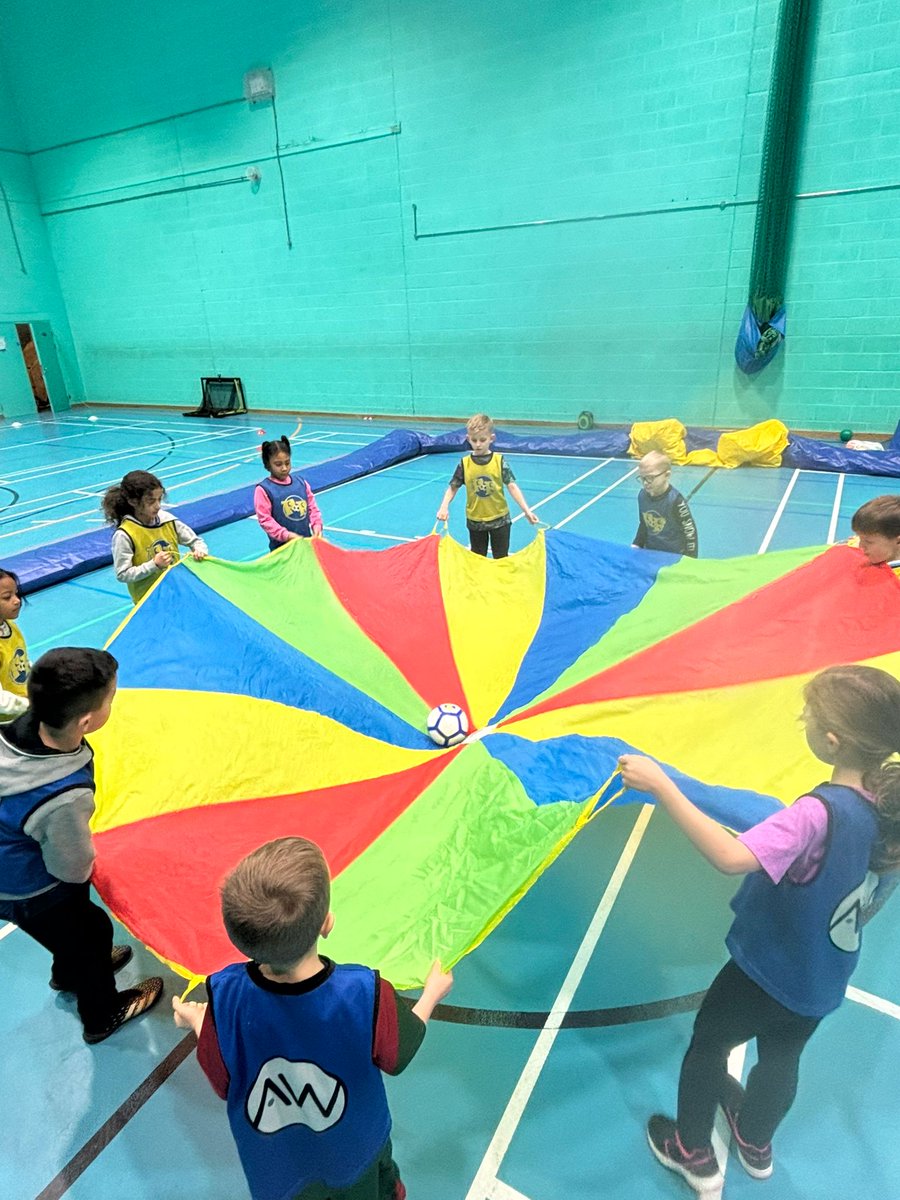 🙇‍♂️ LEARNING is at the heart of what we do at the Football Fun Factory!

Alongside learning football skills, we also want them to learn about teamwork, supporting others, being kind, and being respectful..