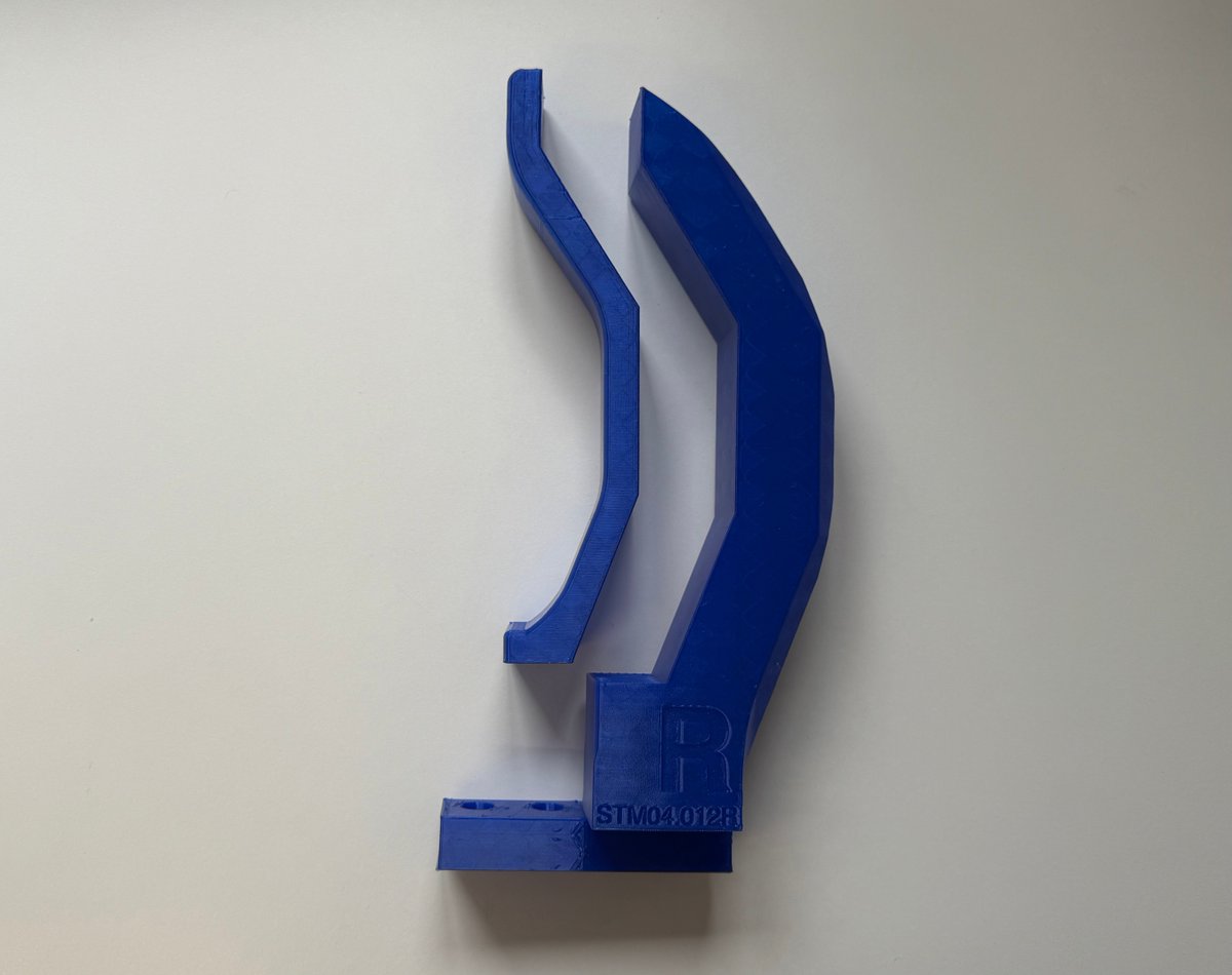 Check out this right inner &amp; outer gripper printed in #TPU95A on the <a href="/Ultimaker/">UltiMaker</a> #S8

🤝TPU 95A blends rubber-like #flexibility with plastic #strength. 
⏩The S8 delivers 4x the #productivity with dual extrusion, high-flow cores &amp; #Cheetahmotionplanner

🔗 eu1.hubs.ly/H0lYQgJ0