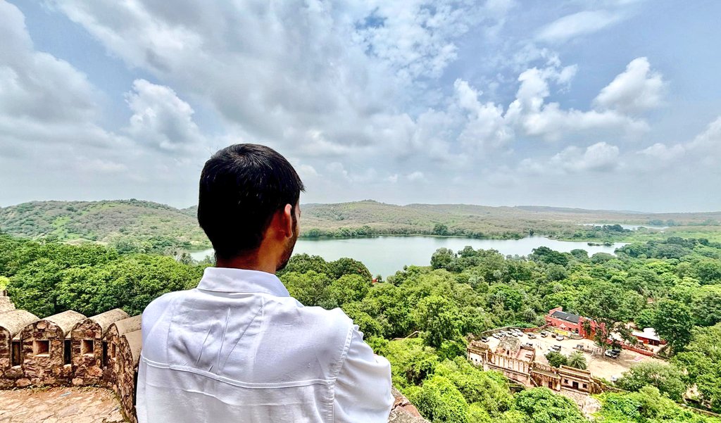 Jeetuburdak's tweet image. आज सवाईमाधोपुर जिले के रणथंभौर दुर्ग में विराजमान भगवान त्रिनेत्र गणेश जी के दर्शन का सौभाग्य प्राप्त हुआ।
।। ॐ गं गणपतये नमः ।। 🙏