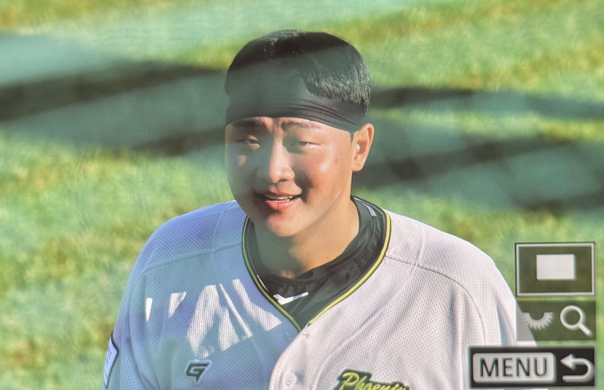 1999O717's tweet image. ( 재원아 너 안가려져 . . . )