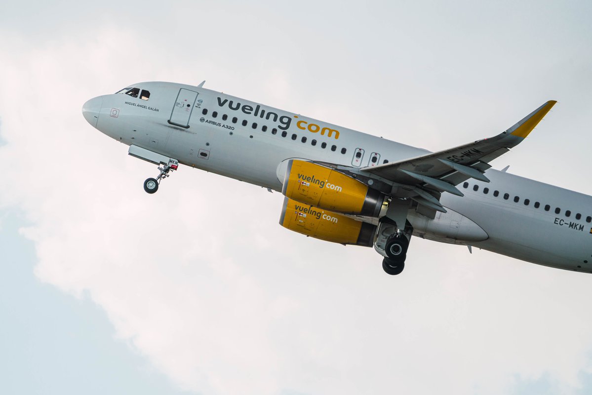 eurojewcong's tweet image. We echo the concern expressed by our affiliate, the Federation of Jewish Communities of Spain (@fcjecom), regarding the distressing incident aboard a Vueling flight at València Airport, where a group of French Jewish children was removed, reportedly after singing in Hebrew.
As…