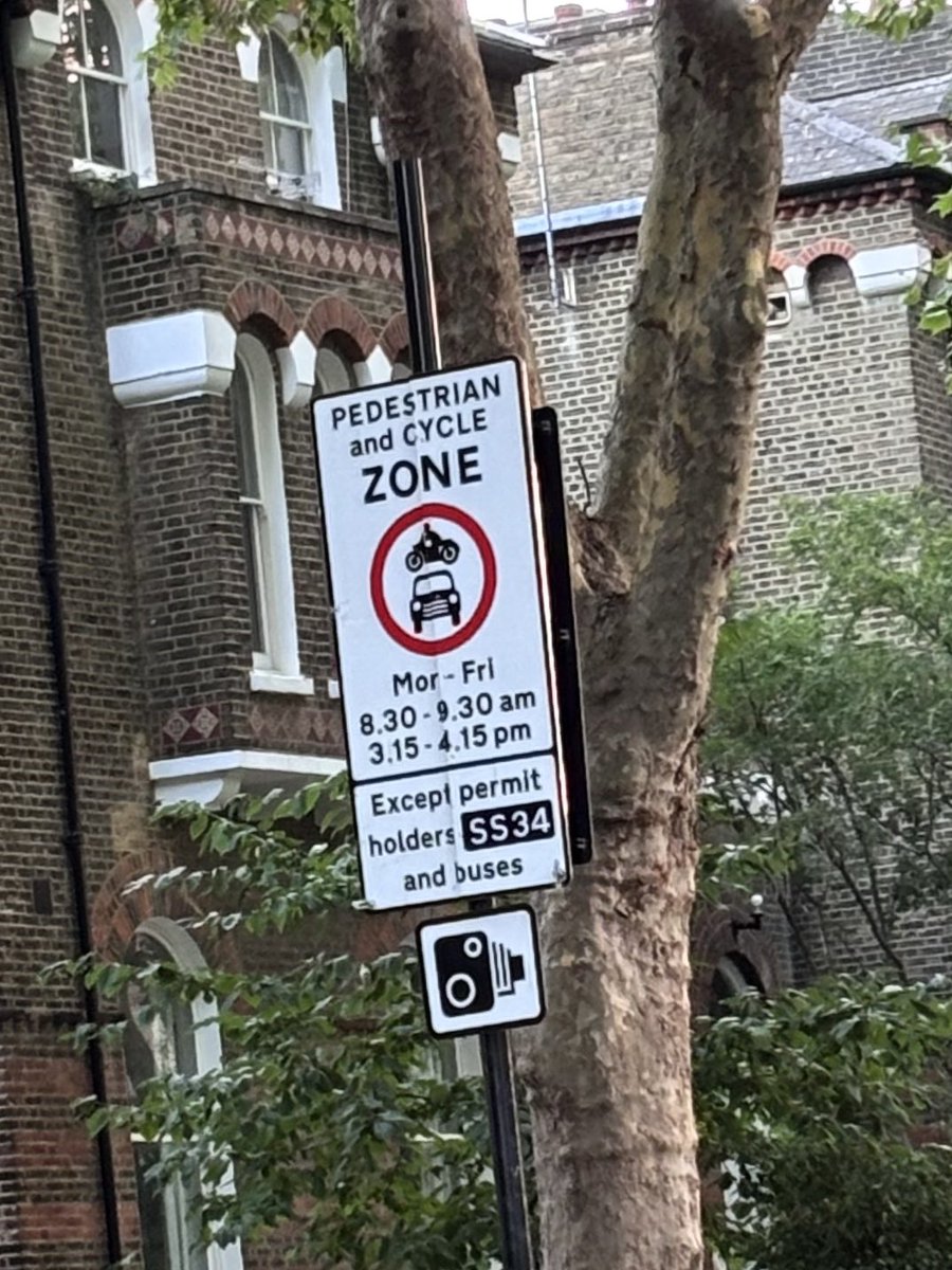 kaejlaab's tweet image. I received this on Monday, it says that @IslingtonBC are suspending the school street “until due notice” from end of day 21/7/25. But still at 11pm last night the signs still showing, to anyone who’s not got this letter, the traffic ban is still functioning. Why Islington???