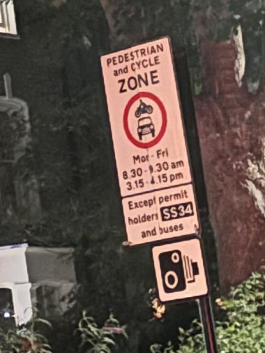 kaejlaab's tweet image. I received this on Monday, it says that @IslingtonBC are suspending the school street “until due notice” from end of day 21/7/25. But still at 11pm last night the signs still showing, to anyone who’s not got this letter, the traffic ban is still functioning. Why Islington???