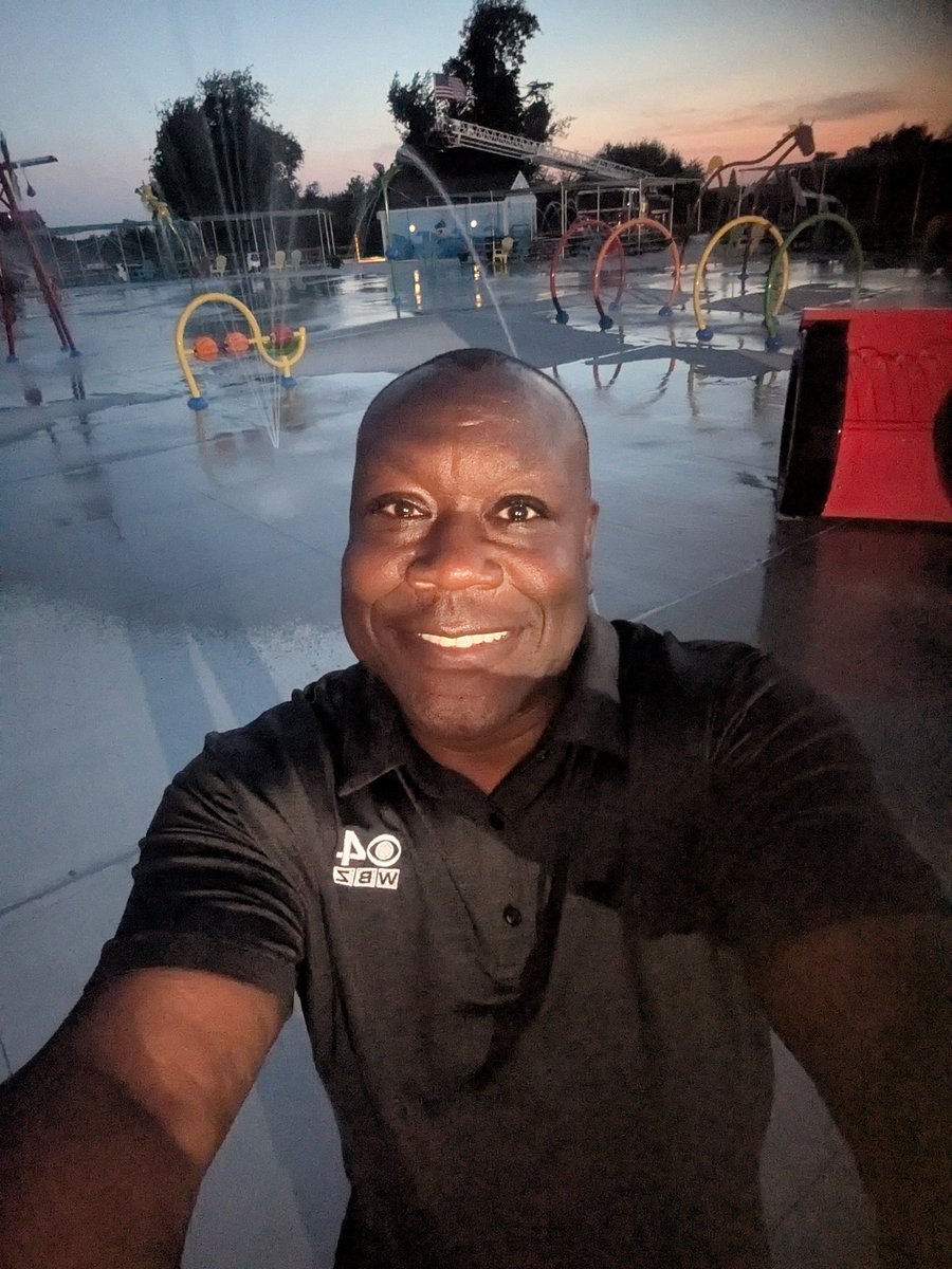 LevanReid's tweet image. Here we go and it's going to be a hot one today. Levan Out Live is at Davis Farmland as we check out the Cowabunga Splash Park.
This will be a fun morning. Stay with us.
#WBZ #DavisFarmland