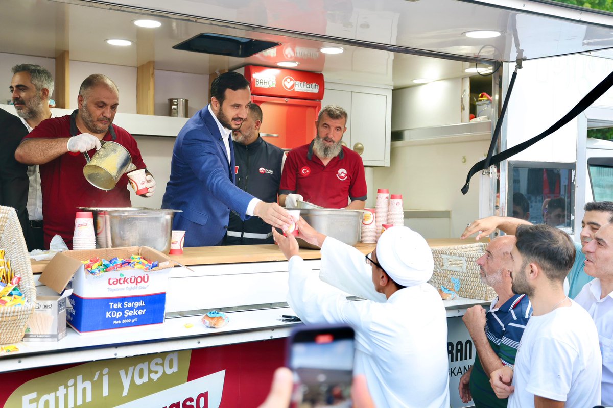 Ayasofya… Ecdadın mirasına sahip çıkan bir neslin, milletin yeniden dirilişinin nişanesidir.

Milletvekillerimiz, belediye başkanlarımız, il, ilçe ve mahalle teşkilatlarımızla birlikte sabahın ilk ışıklarıyla Ayasofya Camii’nde saf tuttuk.
Gazze başta olmak üzere tüm mazlum