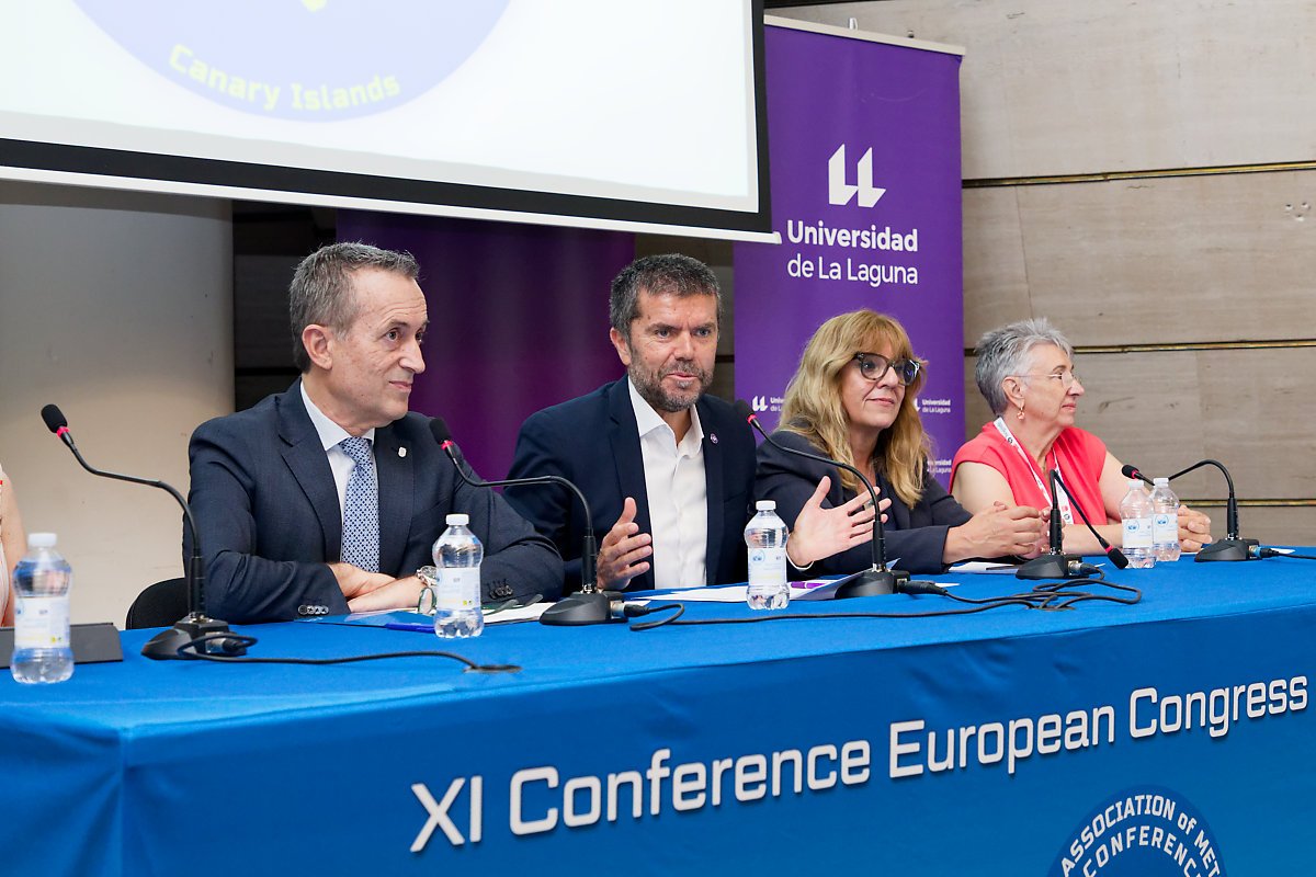 fg_ull's tweet image. 💻📈 Los últimos avances en metodología de las ciencias del comportamiento, en un congreso auspiciado por la #ULL.
270 personas debaten sobre el impacto de la IA en educación, entre otas materias.
Lee la noticia completa 👇
📲 t.ull.es/24ke