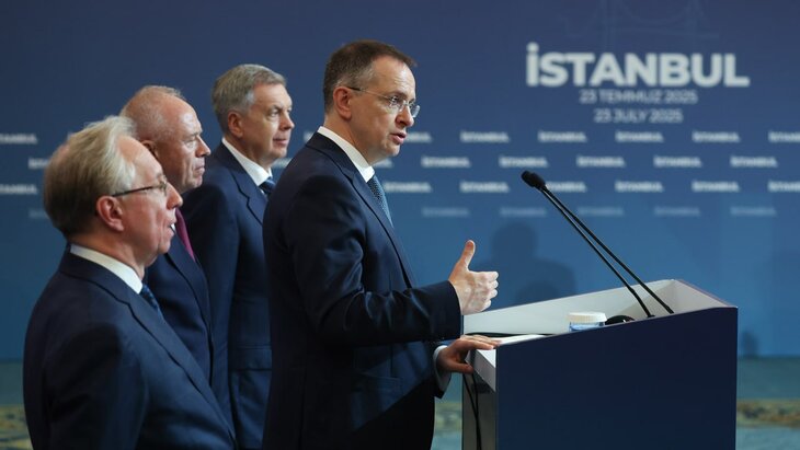RusBotschaft's tweet image. ⚡️ Erklärung des Leiters der russischen Delegation Wladimir Medinski zu den Ergebnissen der dritten Runde der wieder aufgenommenen direkten russisch-ukrainischen Verhandlungen in Istanbul (23. Juli 2025)

Hauptthesen:

• Alle humanitären Vereinbarungen, die wir letztes Mal…