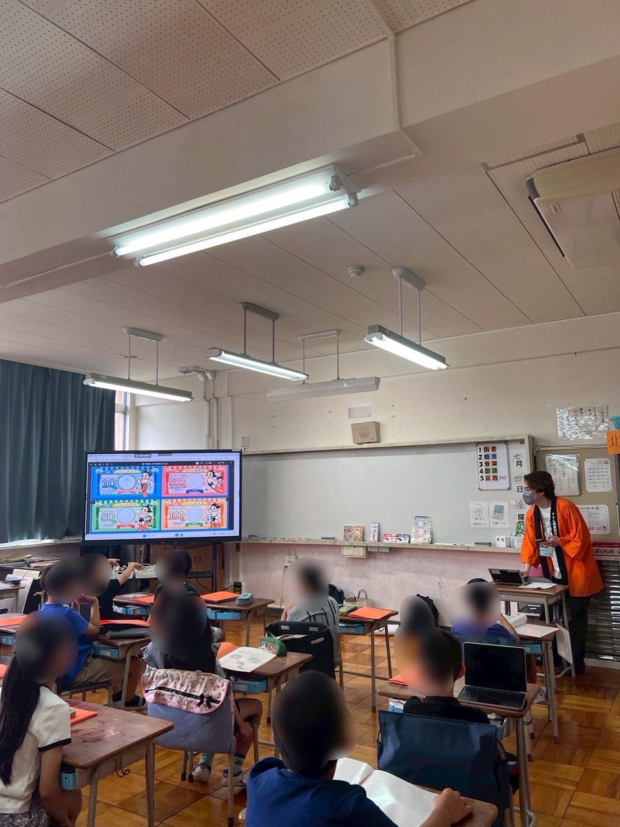 atom_c_wt's tweet image. 【活動報告】
7月4日（金）に戸塚第二小学校で出張授業を行いました！当日はアトム通貨についてや高田馬場のつながりについてスライドや地域の方のインタビュー動画を用いて説明しました！
たくさんの子どもたちがもっとアトム通貨について知ってもらえたら幸いです☺️
#地域通貨 #アトム通貨