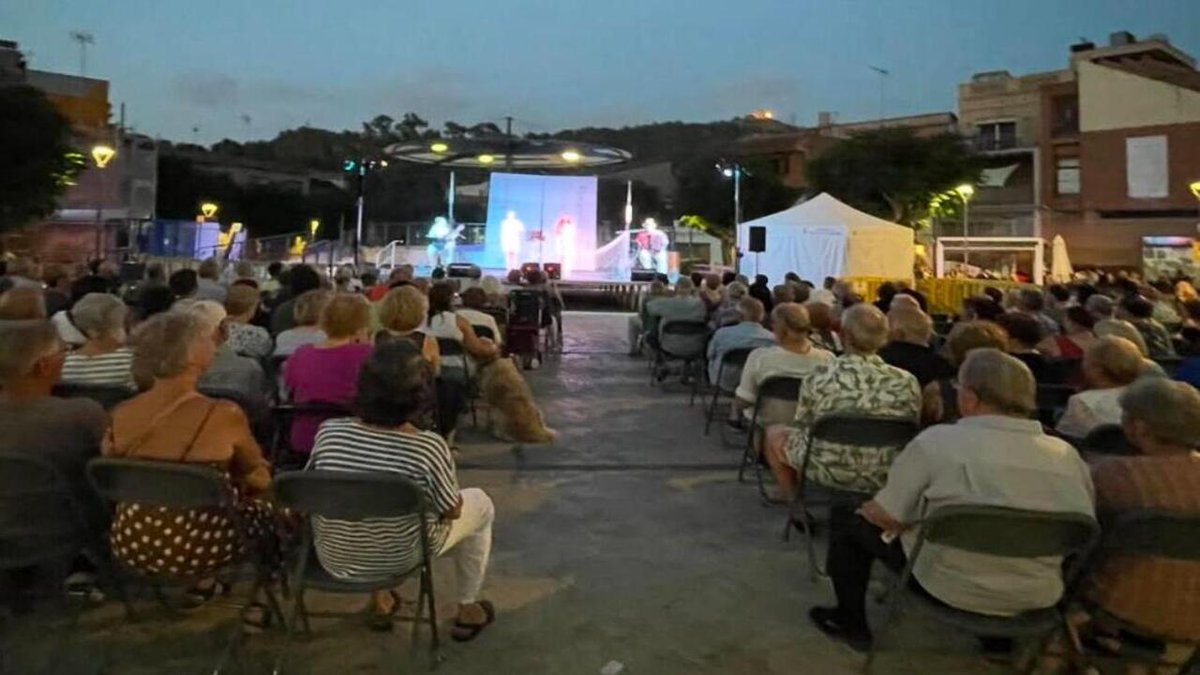 🎉 Sant Climent escalfa motors per a la Festa Major d’Estiu! 

👉Del 6 al 10 d’agost, els carrers s’ompliran de música, tradició i activitats per a tothom! 

🏠 Engalana finestres i balcons amb el domàs «Estem de festa»!

📲 Podeu consultar el programa a: santclimentdellobregat.cat