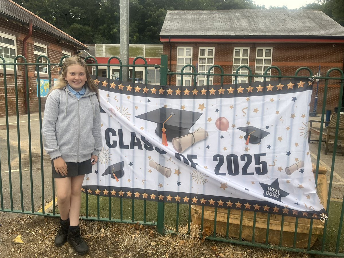 EdadventuresM's tweet image. Awww last day of primary 😢 then treat tea out to her favourite place.
