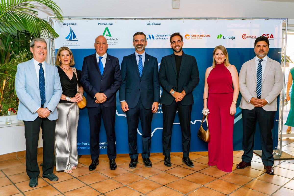 AJE Málaga (@ajemalaga) on Twitter photo ¡Un lujo disfrutar de los premios regionales de la mar en nuestra provincia!
Enhorabuena <a href="/ClusterMMA/">Clúster Marítimo-Marino de Andalucía</a> con su presidente, <a href="/javi_noriega/">Javier Noriega</a>, y su gerente, <a href="/RecunaMar/">Mar Recuna</a>, a la cabeza, por una gala de #PremiosProa fantásticamente organizada y desarrollada.
👇🏼 ¡Un lujo disfrutar de los premios regionales de la mar en nuestra provincia!
Enhorabuena <a href="/ClusterMMA/">Clúster Marítimo-Marino de Andalucía</a> con su presidente, <a href="/javi_noriega/">Javier Noriega</a>, y su gerente, <a href="/RecunaMar/">Mar Recuna</a>, a la cabeza, por una gala de #PremiosProa fantásticamente organizada y desarrollada.
👇🏼