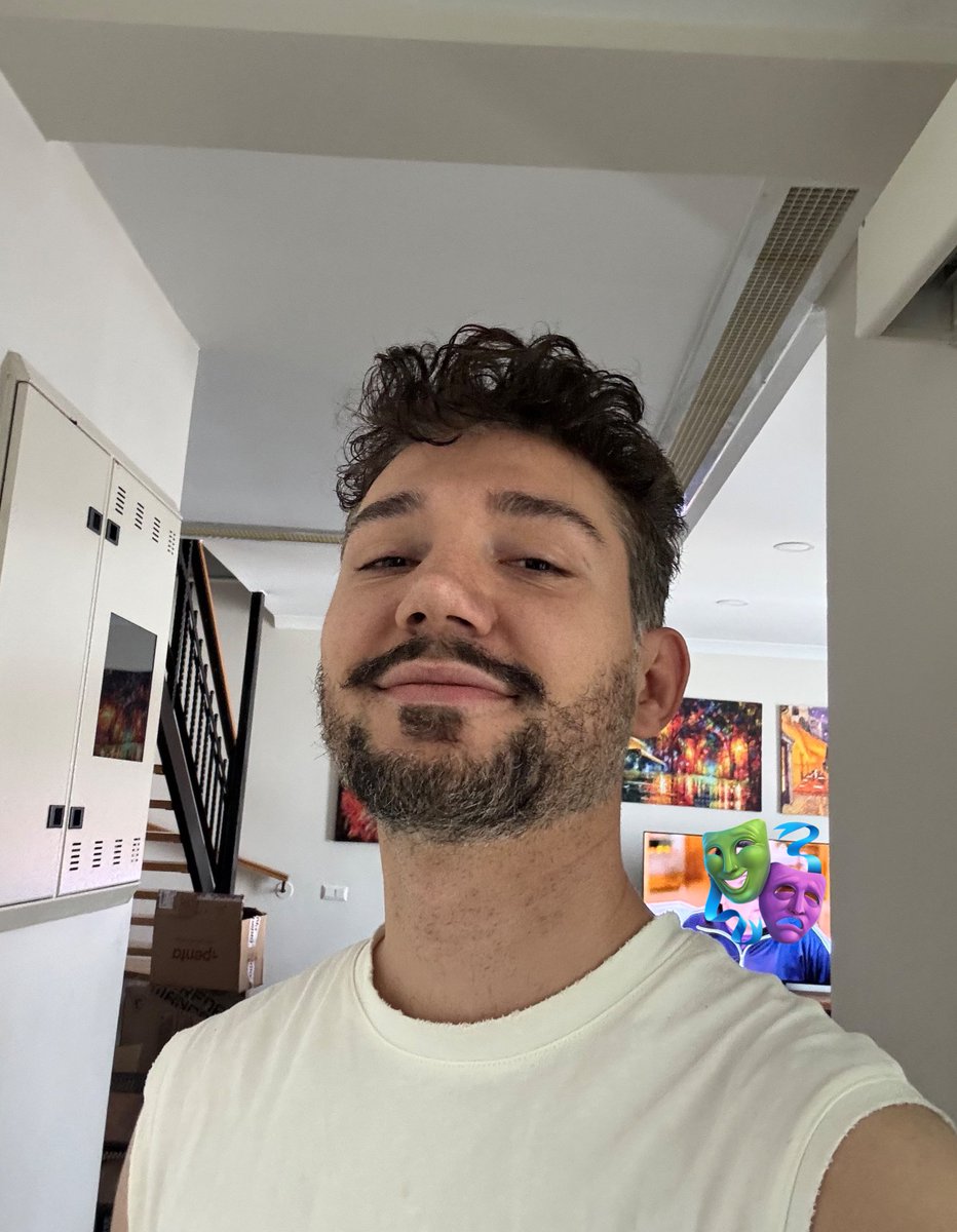 Güne elimiz yüzümüz şiş uyanarak başladık. Gözümü açabildiğim an işimizin başındayız 😄