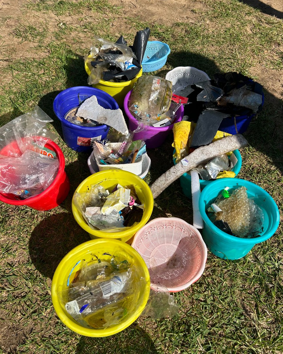 From desks to docks, our Sydney office traded keyboards for kayaks to help clean up Sydney Harbour. Our team were armed with buckets and nets as they worked together to remove plastic and debris from the water. #ACSSYD #SydneyHarbour #CESR #kayak #teambuilding #joinus