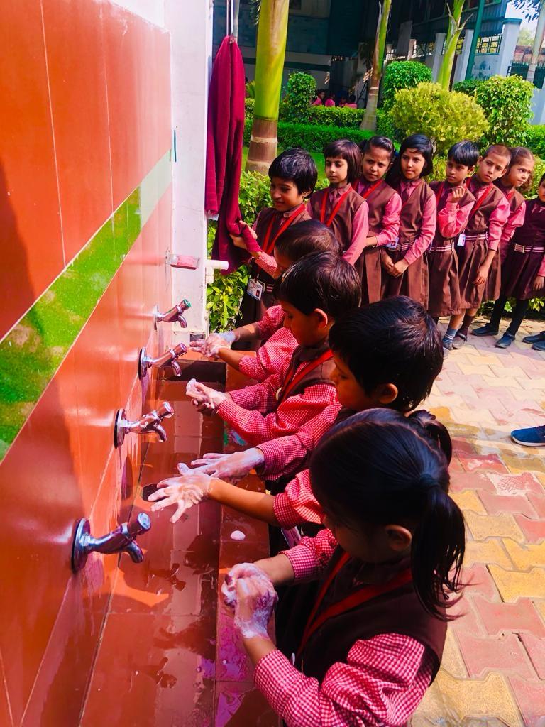 स्वच्छता चेतना के अंतर्गत बच्चों ने हाथ धोने का सही तरीका सीखा एवं समाज में स्वच्छता के प्रति जागरूकता बढ़ाने का प्रण लिया