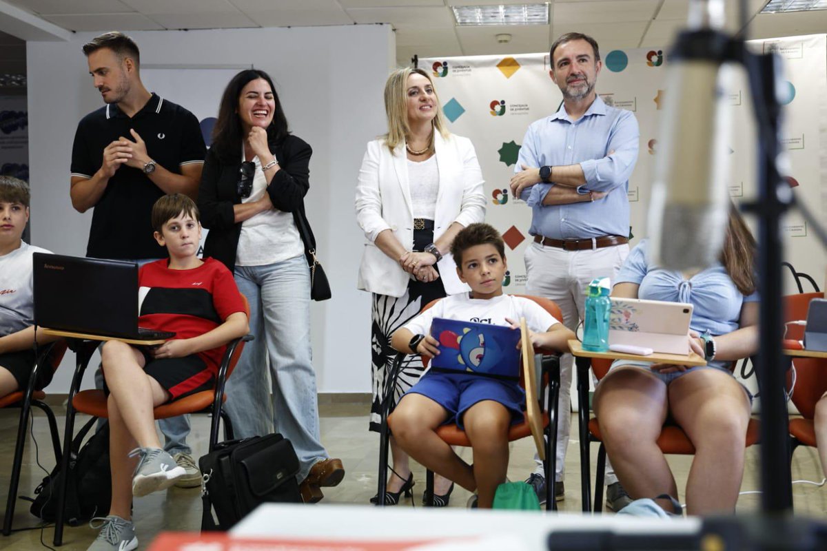 marifrangr's tweet image. 💻Junto a Fundación @cibervoluntario y @CCGranada celebramos este verano un Campamento Digital con con formación gratuita para 250 jóvenes, de cara a combatir la brecha digital e impulsar su talento.
Queremos que la digitalización llegue a todos los rincones y a todos los…
