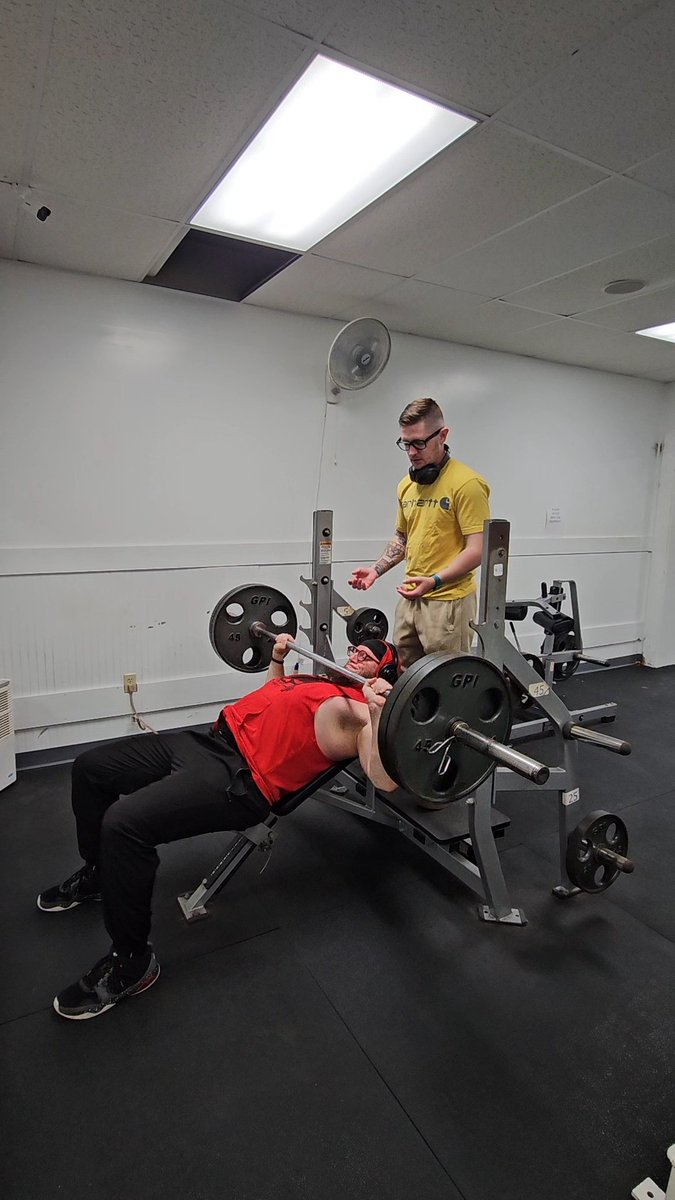 Coming up on 225 for working sets, or at least a sooooolid top set
For now, ill keep testing the waters every couple weeks just to see where the....benchmark... is
Rise and grind
Chest and back today
Lets get this work