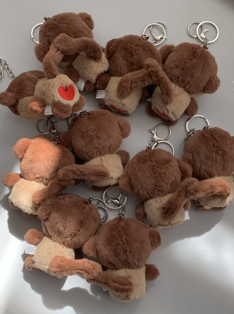 #RT 추첨 두 분께 
올끼끼 🙊 키링을 선물로 보내드려요 ✨

새로운 친구 태닝 올끼끼 🐵 를 소개드려요! 

빨간 사과 엉덩이 + 고리를 만들 수 있는 자석이 특징인 귀여운 친구예요 🤍
오픈 기념 자사몰에서 7% 할인가로 만나보세요! 

olivet.kr/product/olivet…