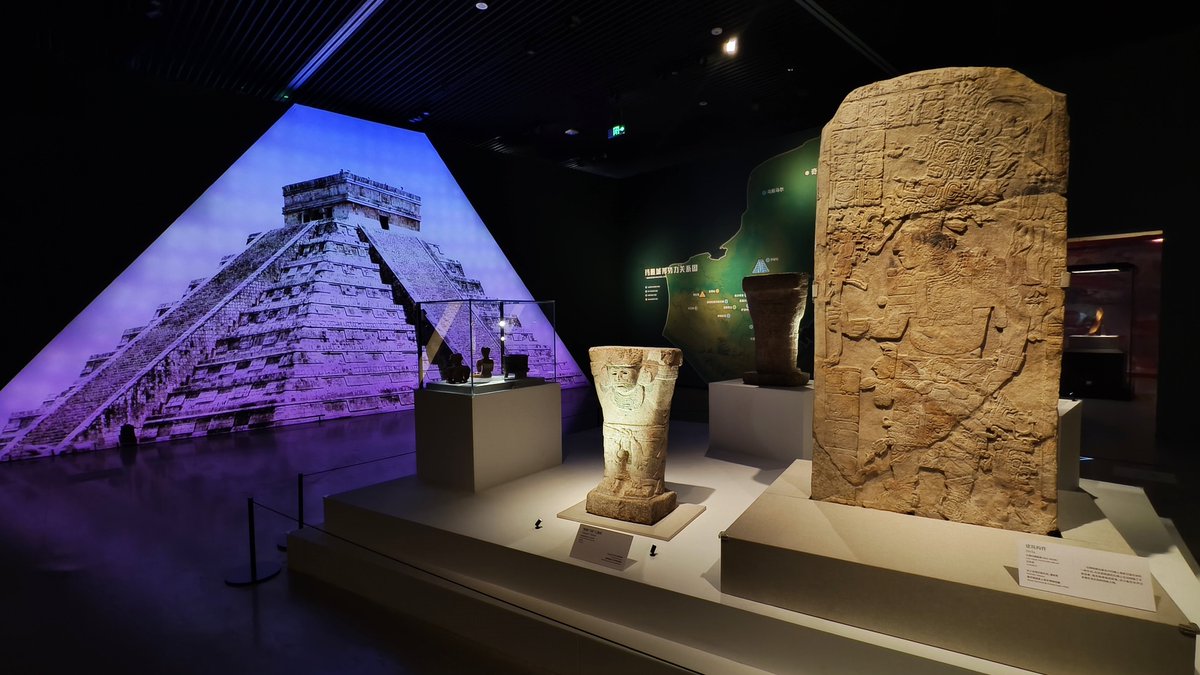 HenanMuseum's tweet photo. "Mayas, Ceiba y Cosmos" is now on view at Henan Museum (28 May–8 Oct)!
In collaboration with @INAHmx , this exhibition features 209 Maya artifacts—90% debuting in China. Explore the Maya cosmos from the Celestial Realm to the Underworld. https://t.co/EhmpNO1u3U