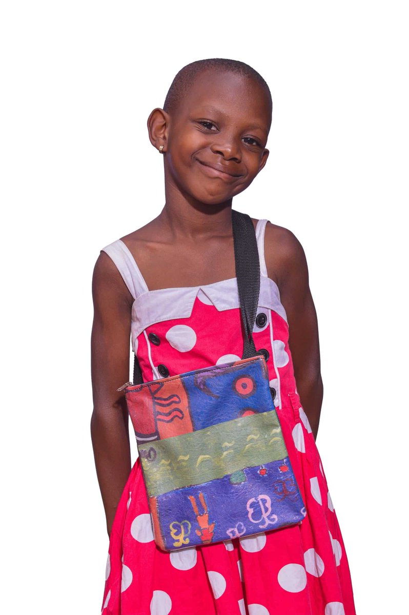 Exclusive tote bag for children for you today, featuring vibrant prints inspired by original artworks created by empowered children in our program.

#facesup 

Link: store.facesup.org/product/kids-t…