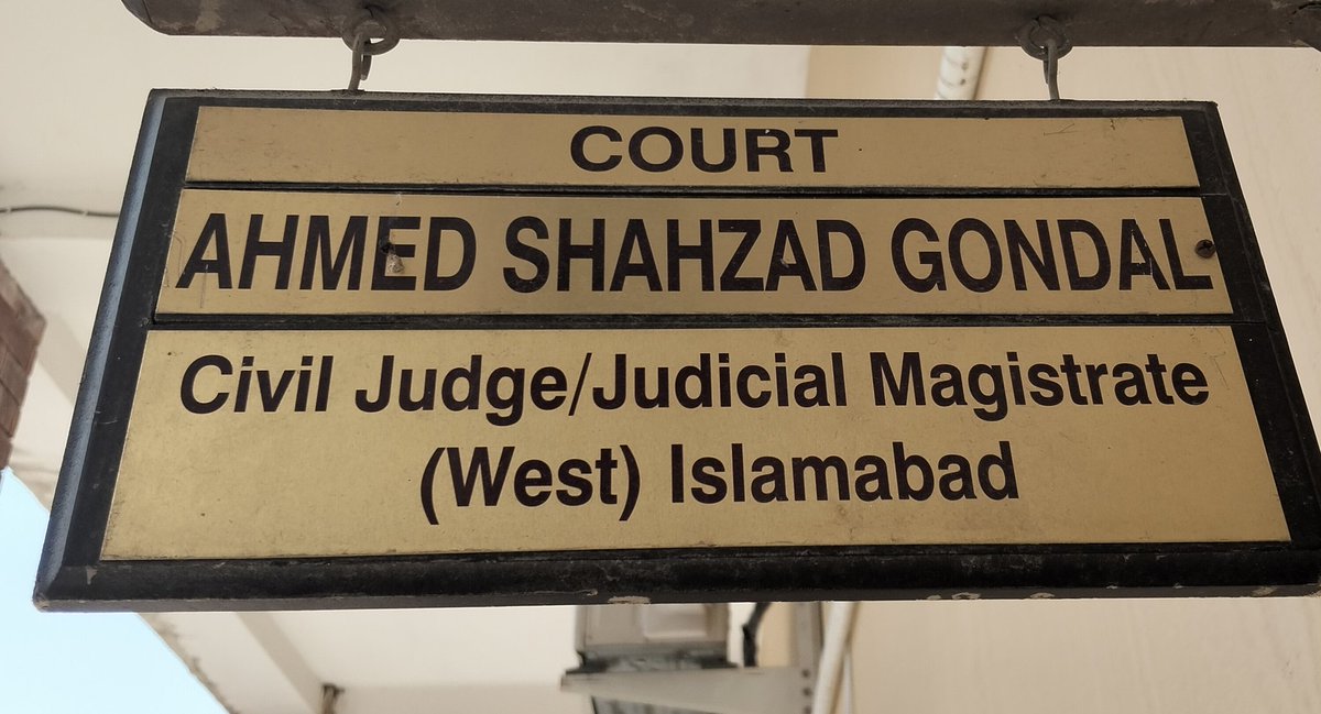 FaisalAbbasKhar's tweet image. حیران کن
فیصلہ سنانے سے پہلے سول جج احمد شہزاد گوندل نے میڈیا نمائندگان کو کمرہ عدالت سے باہر نکلا دیا