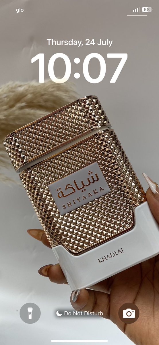 PraiseEdema's tweet image. This is the cleanest perfume picture I’ve ever take with my phone 🤭
Wallpaper worthy 💯
And it’s also my favorite khadlaj perfume 🥰