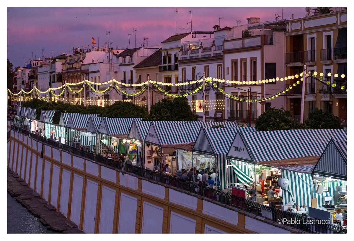 PabloLastrucci's tweet image. Atardecer en Triana. 

#VeláSantaAna25