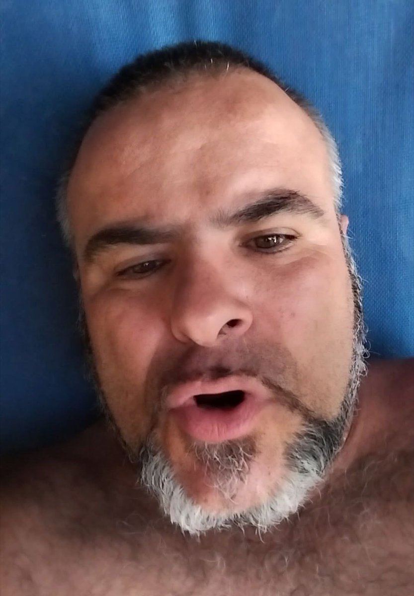 ilmellivora's tweet image. Muratore di Fiuggi per il Nobel.
Ha studiato tanta medicina e fisica notoriamente facili facili, lavora tanto, poi stanco se sdraja e dice cose.
Ah e fa pure er deejay, Grammy pela musica.
Esistono e sono fuori dai bar…